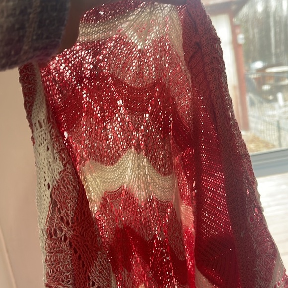 Easel V neck sweater lightweight muted red/white bell sleeve. sz Small - Picture 6 of 8